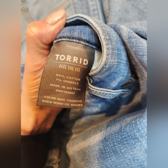 Torrid Boyfriend Straight Light Wash Distressed Zip Fly Jeans Size 28 Regular - Picture 3 of 5